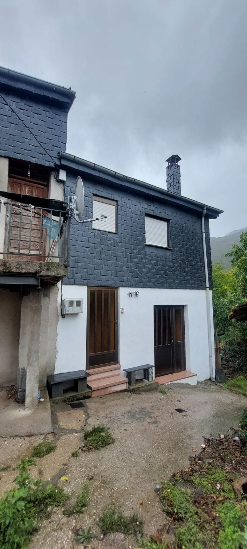 Vista exterior de Casa o chalet en venta en Benuza con Trastero y Amueblado