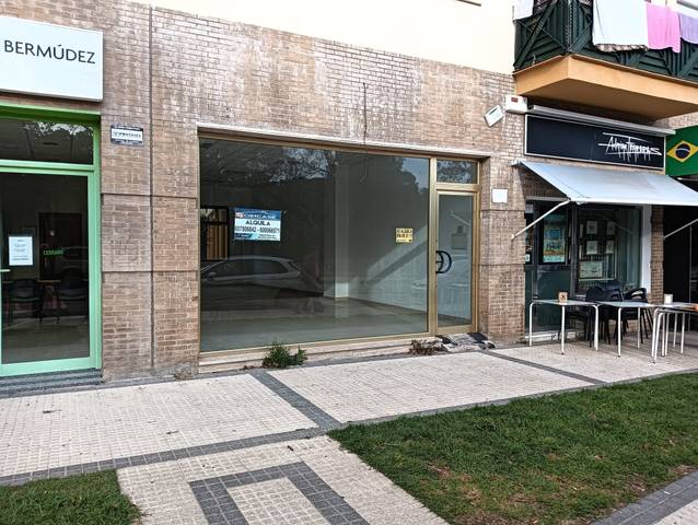 Local comercial en Alquiler en Avenida del Descubrimiento en Pinar Alto