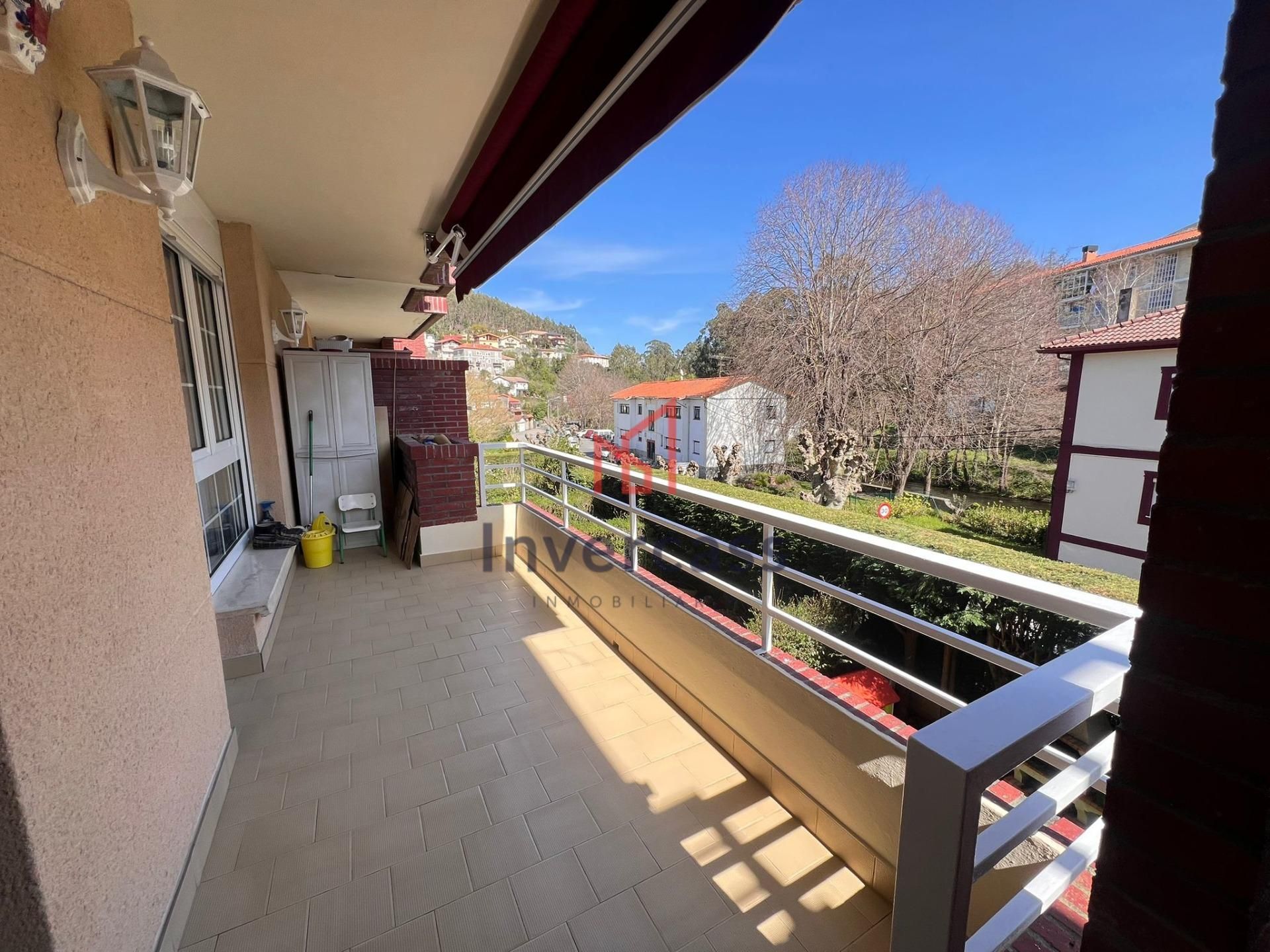 Vista exterior de Piso en venta en Castro-Urdiales con Terraza, Trastero y Alarma