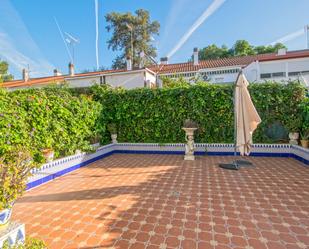 Jardí de Casa adosada en venda en  Sevilla Capital amb Parquet, Terrassa i Traster