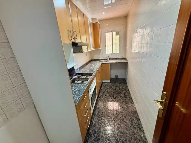 Kitchen of Flat for rent in L'Hospitalet de Llobregat  with Air Conditioner, Heating and Balcony