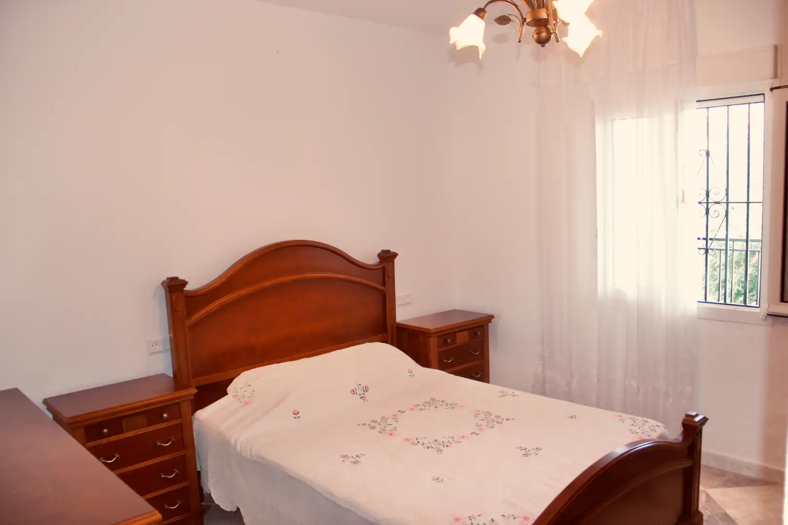 Dormitori de Casa o xalet en venda en Benaocaz amb Jardí privat, Terrassa i Traster