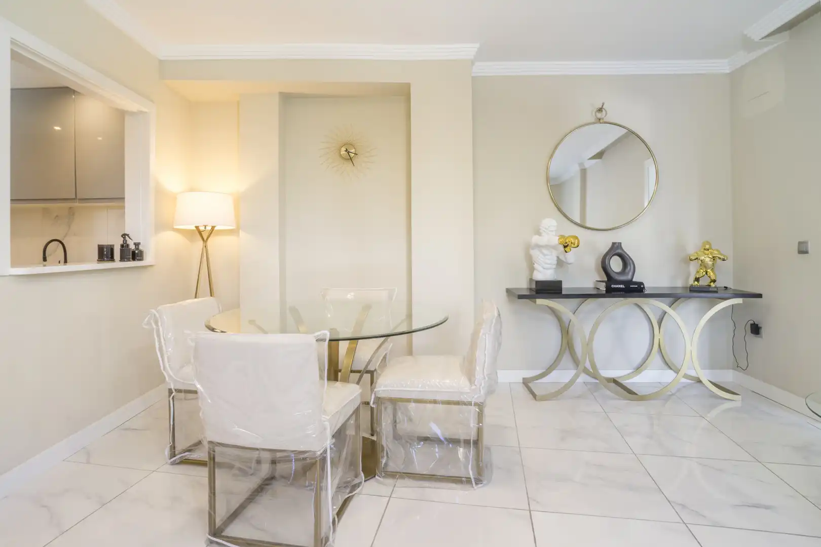 Comedor de Planta baja en venta en Marbella con Aire acondicionado, Terraza y Piscina