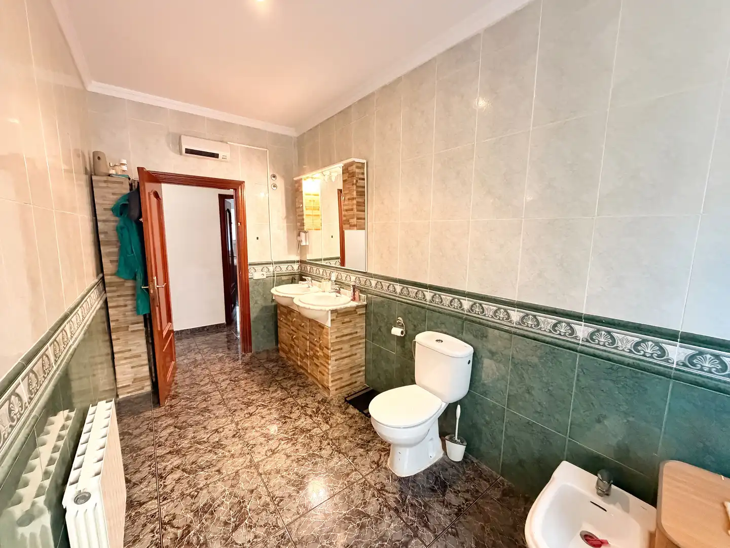Bathroom of Houses for sale in Sant Vicenç Dels Horts  with Air Conditioner, Heating and Terrace