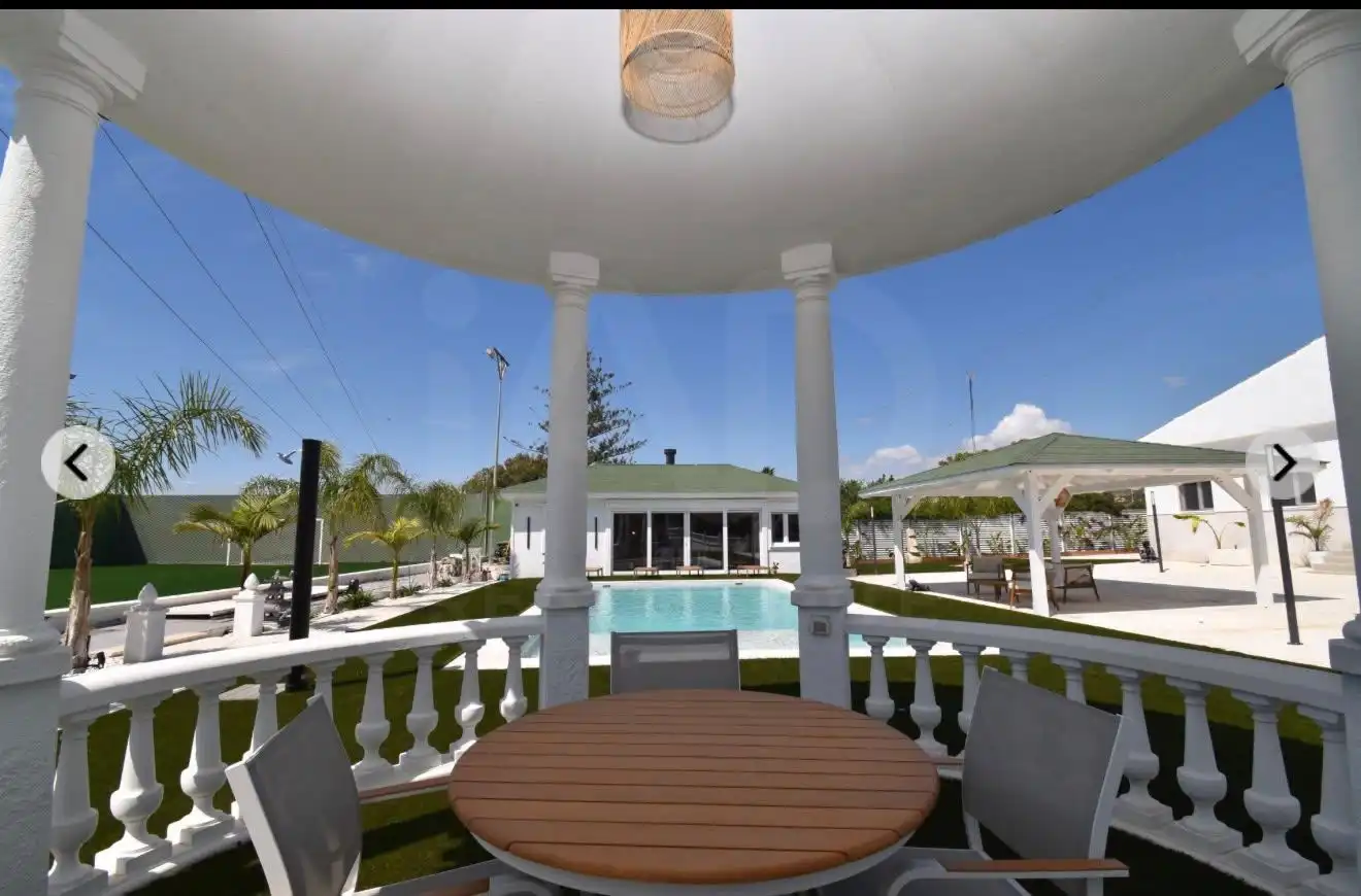 Chalet con piscina en venta en Peña de las Águilas