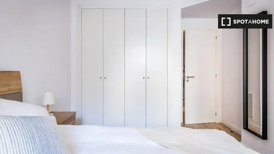 Bedroom of Flat for share in Barcelona  with Air Conditioner, Heating and Furnished