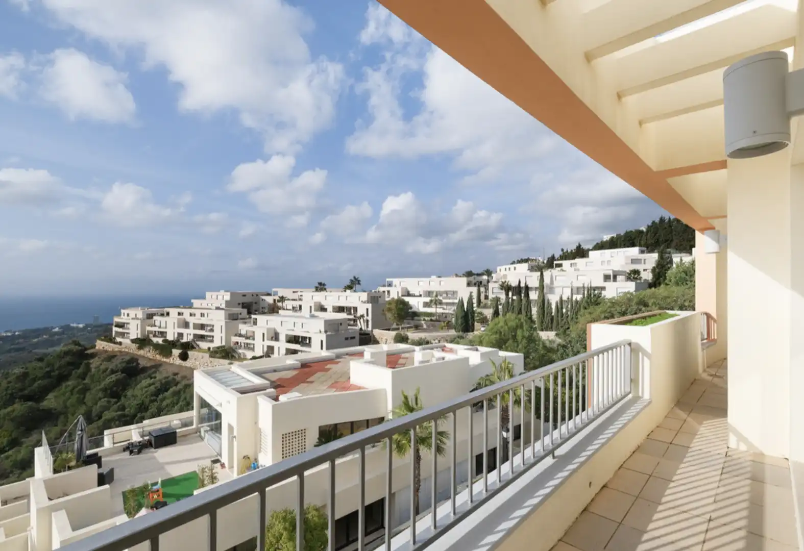 Dúplex con piscina en venta en Urbanizacion los Altos de los Monteros 11, imagen 14