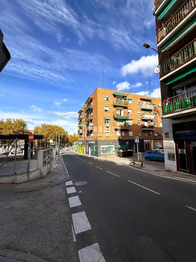 Außenansicht von Wohnung zum Verkauf in Madrid mit Heizung, Parkett und Terrasse