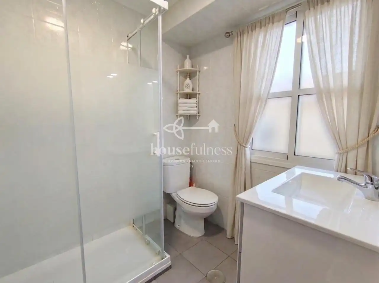 Badezimmer von Wohnung zum Verkauf in Ferrol mit Heizung, Abstellraum und Möbliert