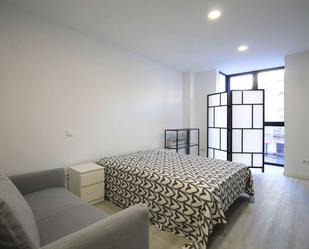 Bedroom of Study to share in  Madrid Capital  with Air Conditioner and Terrace