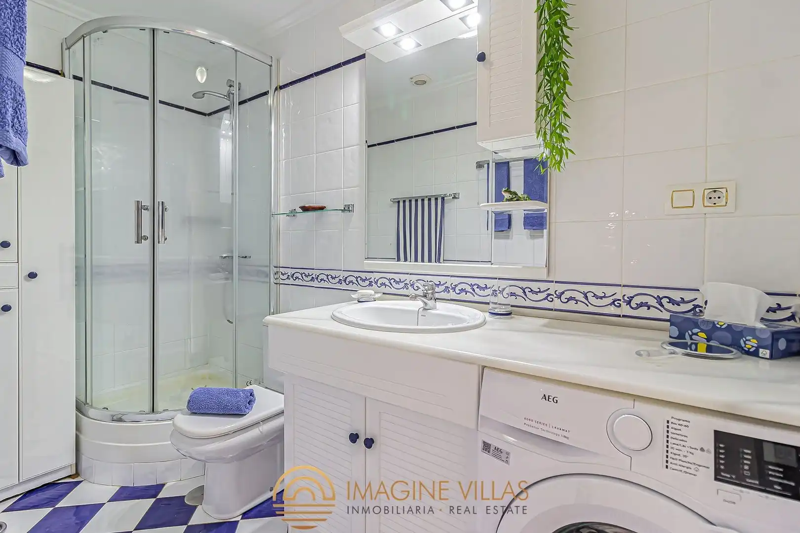 Baño de Apartamento en venta en La Manga del Mar Menor con Amueblado y Piscina comunitaria