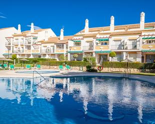 Vista exterior de Planta baixa en venda en Marbella amb Aire condicionat, Terrassa i Piscina