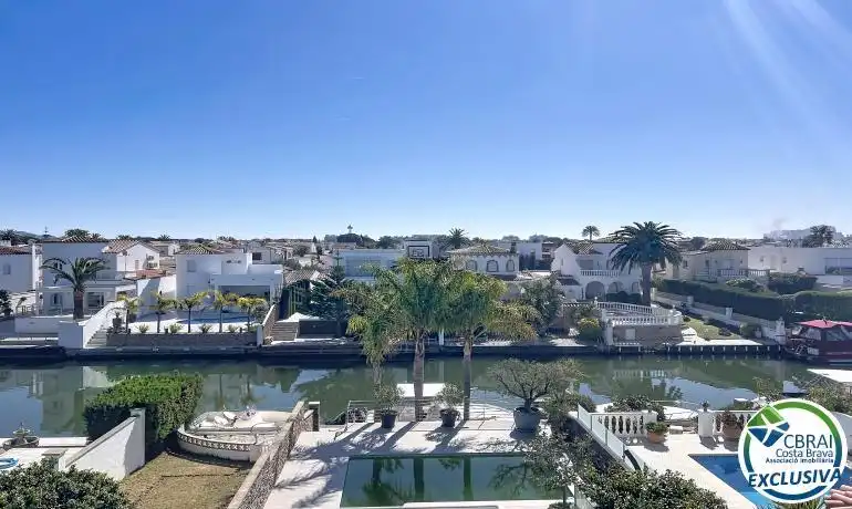 Exterior view of Houses for sale in Empuriabrava  with Heating, Terrace and Swimming Pool