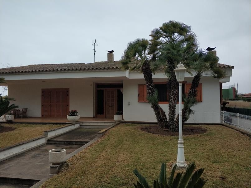 Vista exterior de Casa o xalet en venda en Castellón de la Plana / Castelló de la Plana amb Aire condicionat, Calefacció i Jardí privat