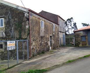 Vista exterior de Casa o xalet en venda en Carballo amb Jardí privat i Traster