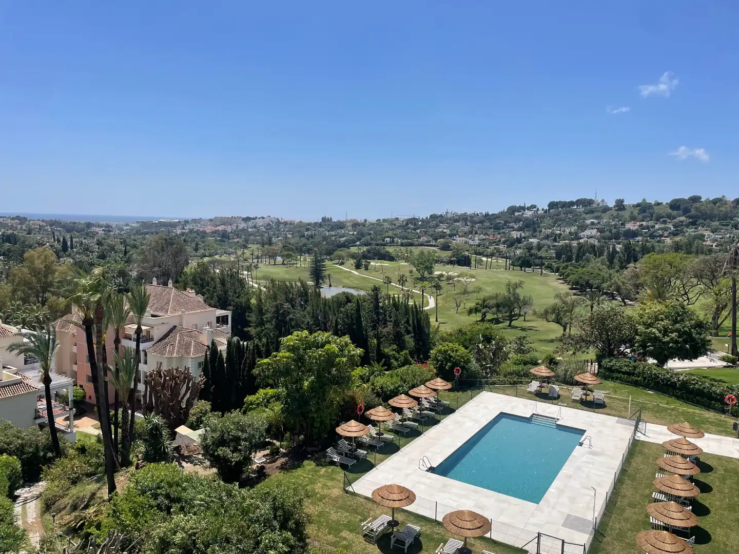 Vista exterior de Apartament de lloguer en Marbella amb Aire condicionat, Terrassa i Moblat