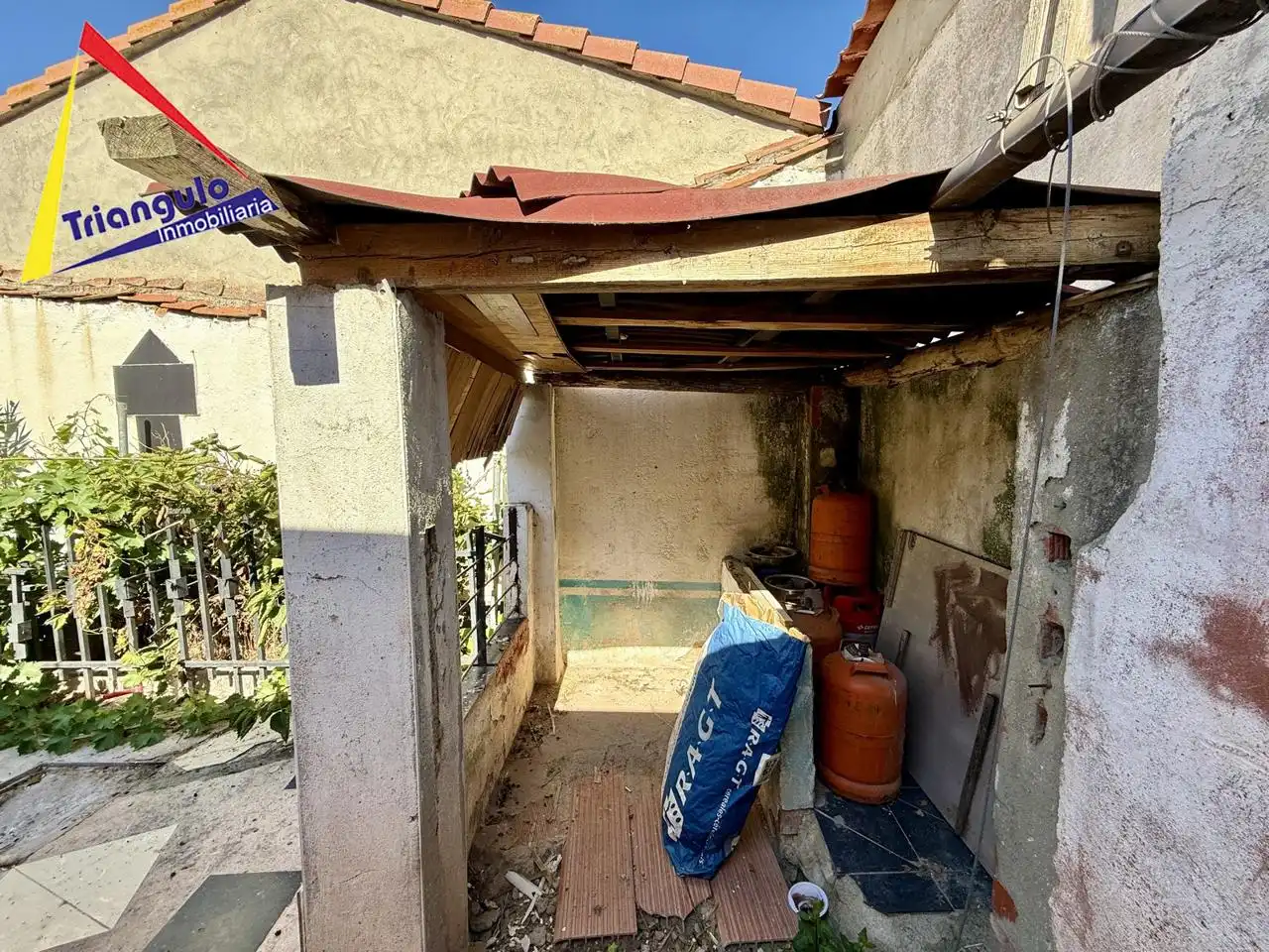 Terrassa de Casa o xalet en venda en Añe amb Calefacció