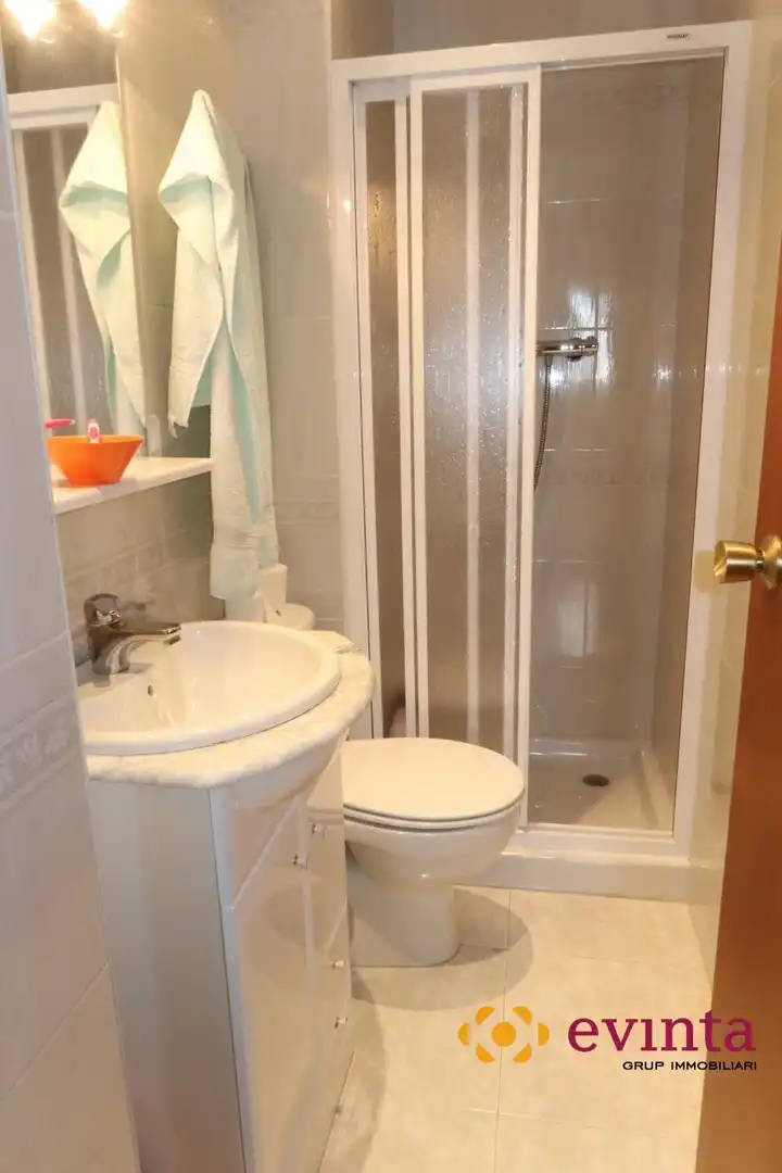 Baño de Casa o chalet en venta en Vallirana con Calefacción, Jardín privado y Trastero