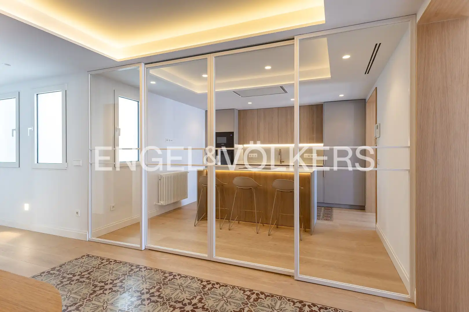 Dining room of Flat for sale in Madrid  with Air Conditioner, Heating and Storage room