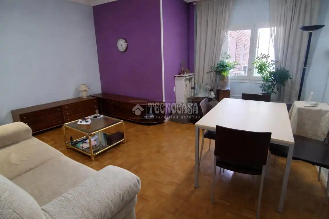 Sala d'estar de Pis en venda en Madrid