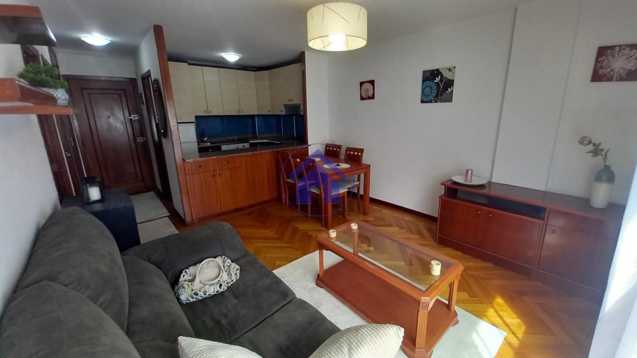 Living room of Apartment for sale in Vigo   with Heating, Parquet flooring and Storage room