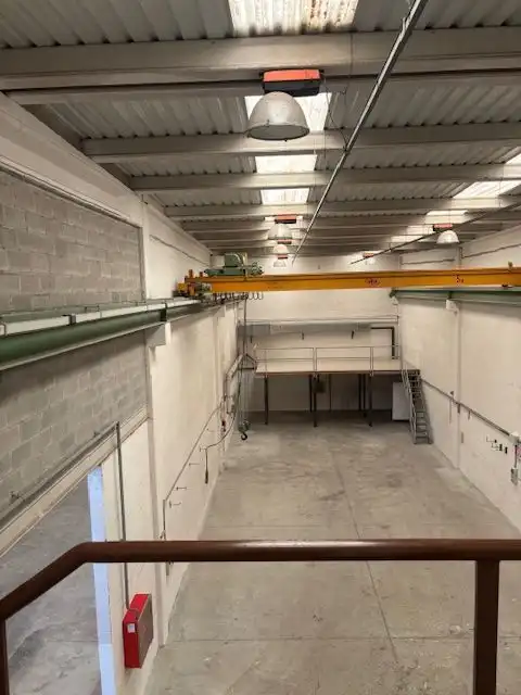 Fabrikhallen zur Miete in Loiu