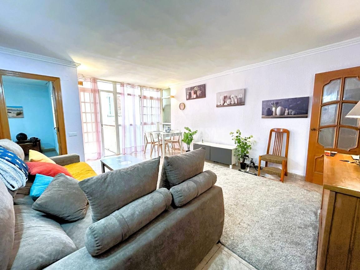 Sala de estar de Piso en venta en Esplugues de Llobregat con Aire acondicionado, Calefacción y Balcón