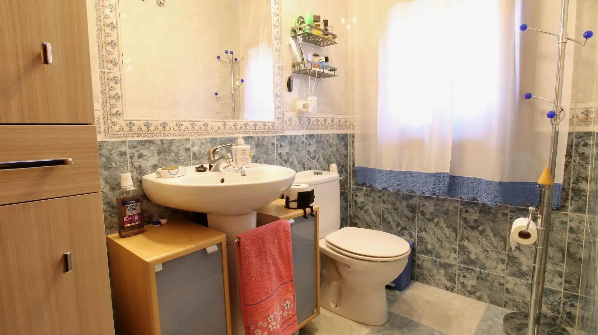 Baño de Casa adosada en venta en Vegas del Genil con Aire acondicionado, Calefacción y Terraza