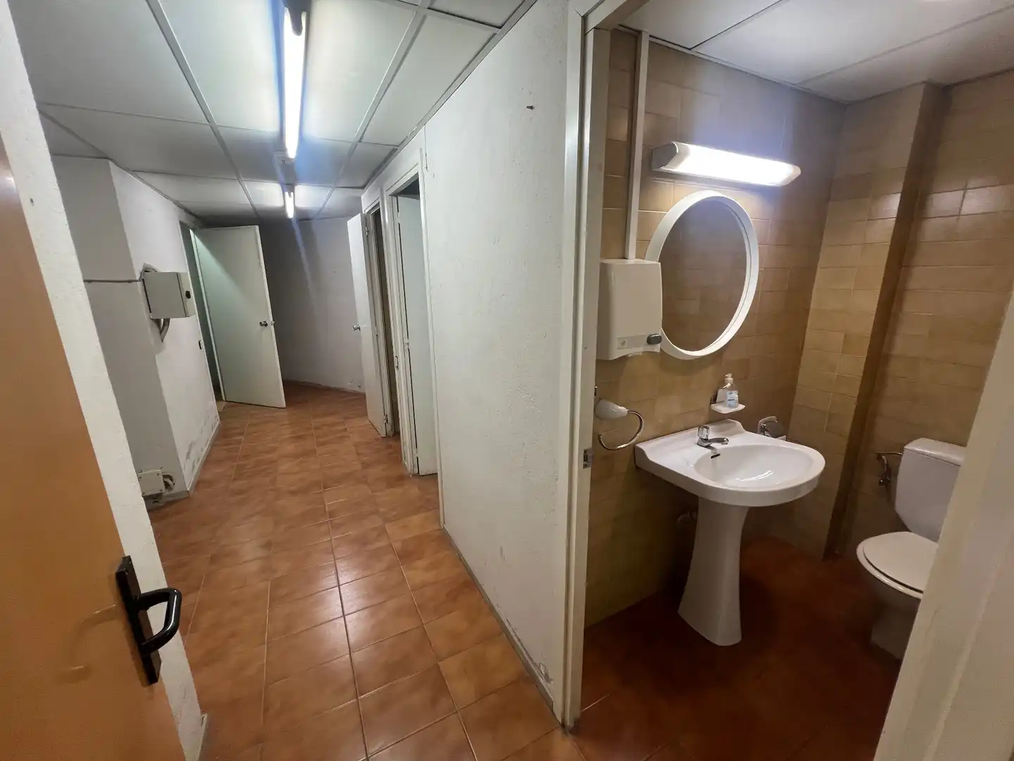Bathroom of Commercial properties for rent in Cervera  with Air Conditioner, Heating and Furnished