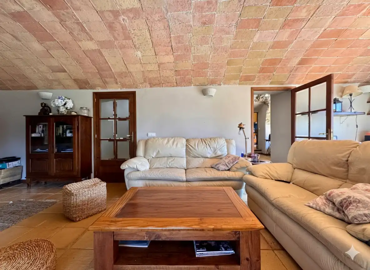 Sala d'estar de Finca rústica en venda en Cruïlles, Monells I Sant Sadurní de L'Heura amb Aire condicionat, Calefacció i Jardí privat