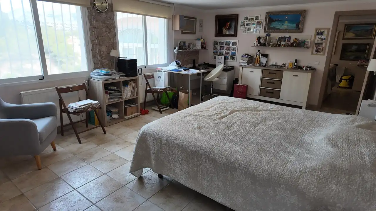 Habitación de Casa o chalet en venta en L'Alfàs del Pi con Aire acondicionado, Calefacción y Jardín privado