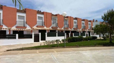 Foto 2 de Casa adosada de alquiler en Calle Ostra, La Barrosa, Chiclana de la Frontera