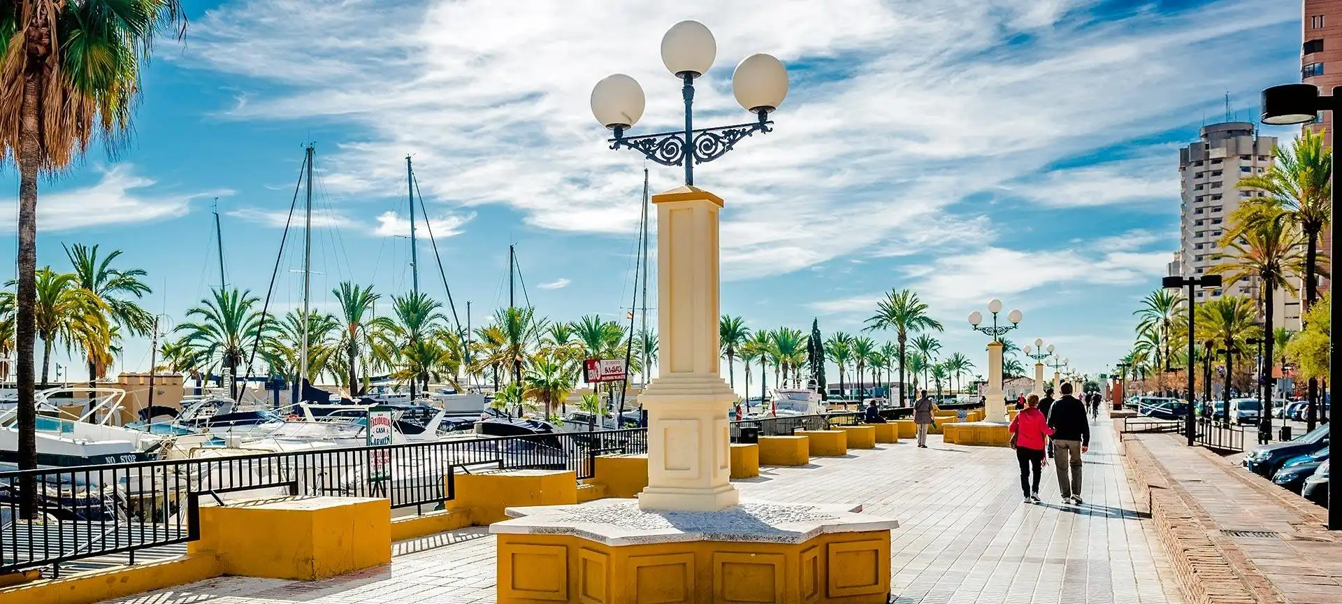 Außenansicht von Erdgeschoss zum Verkauf in Fuengirola mit Klimaanlage, Privatgarten und Abstellraum