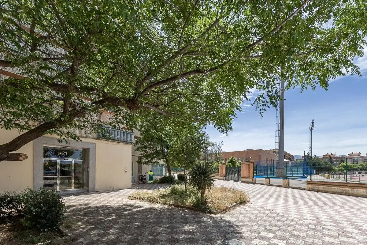 Vista exterior de Piso en venta en Granada con Aire acondicionado y Calefacción