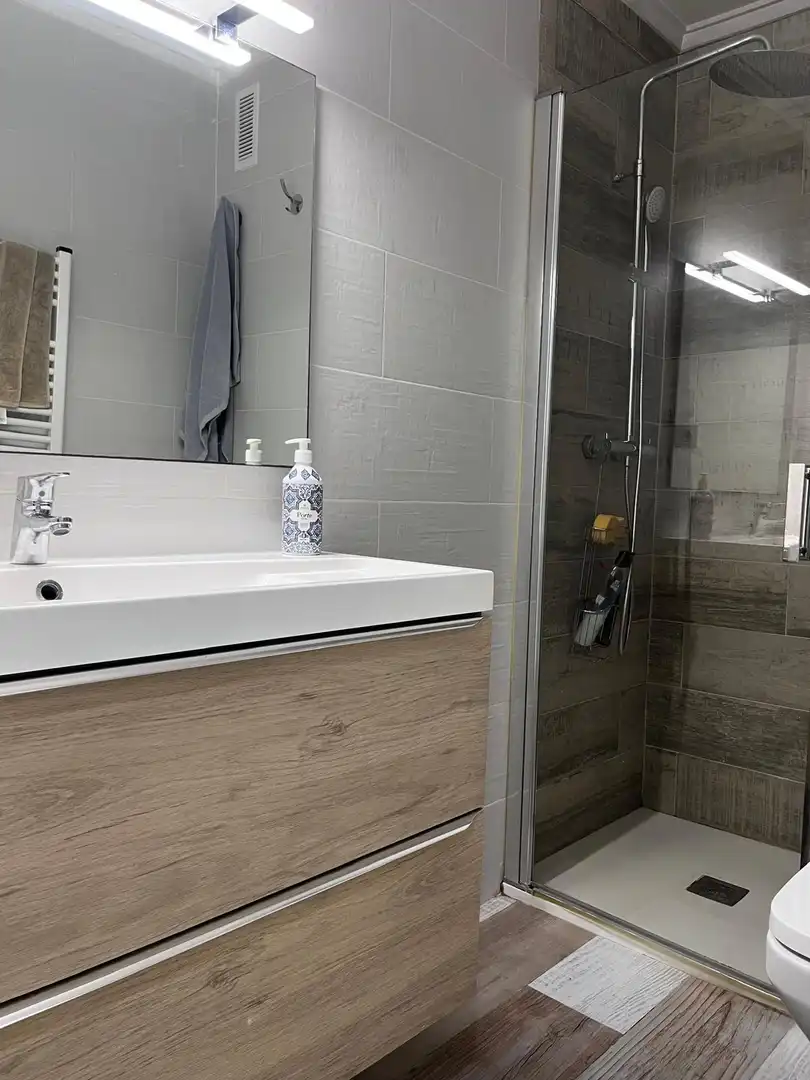 Baño de Piso en venta en Elche / Elx con Aire acondicionado, Trastero y Amueblado