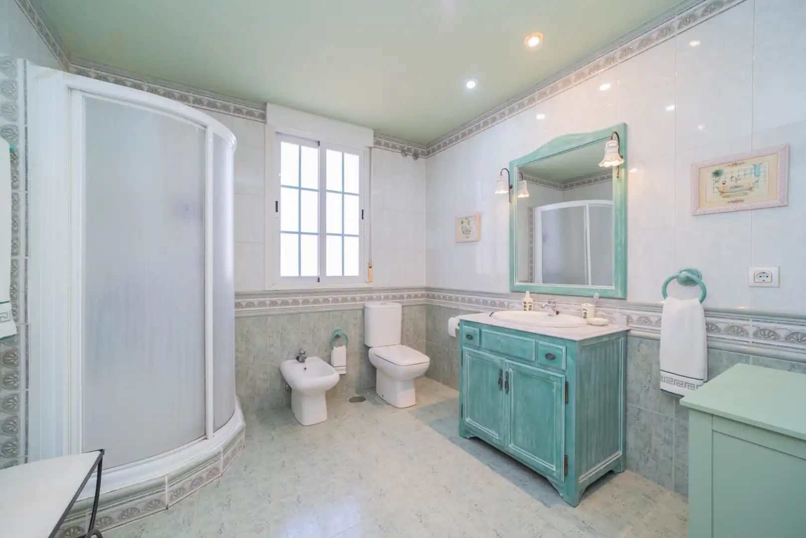 Bathroom of Houses for sale in Griñón  with Air Conditioner, Heating and Private garden