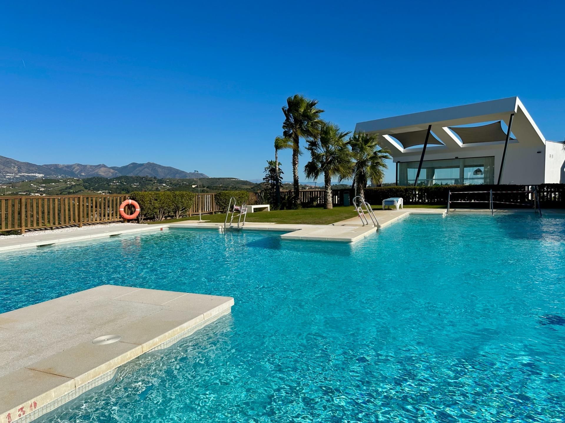 Piscina de Ático en venta en Mijas con Aire acondicionado, Calefacción y Jardín privado
