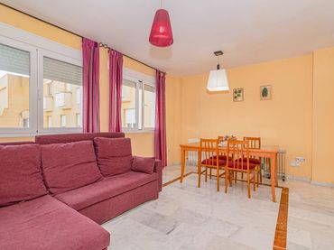 Piso con balcón en venta en La Zubia Ciudad