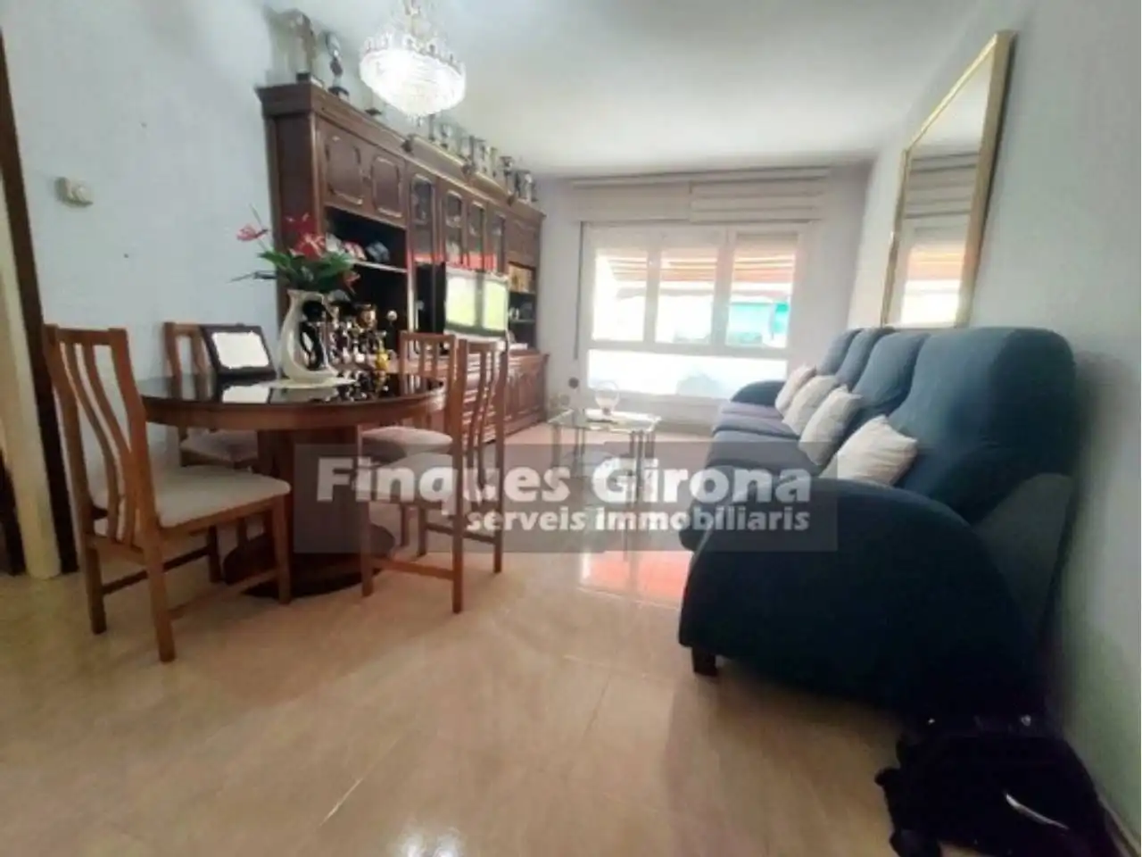 Sala d'estar de Pis en venda en Girona amb Calefacció, Traster i Moblat