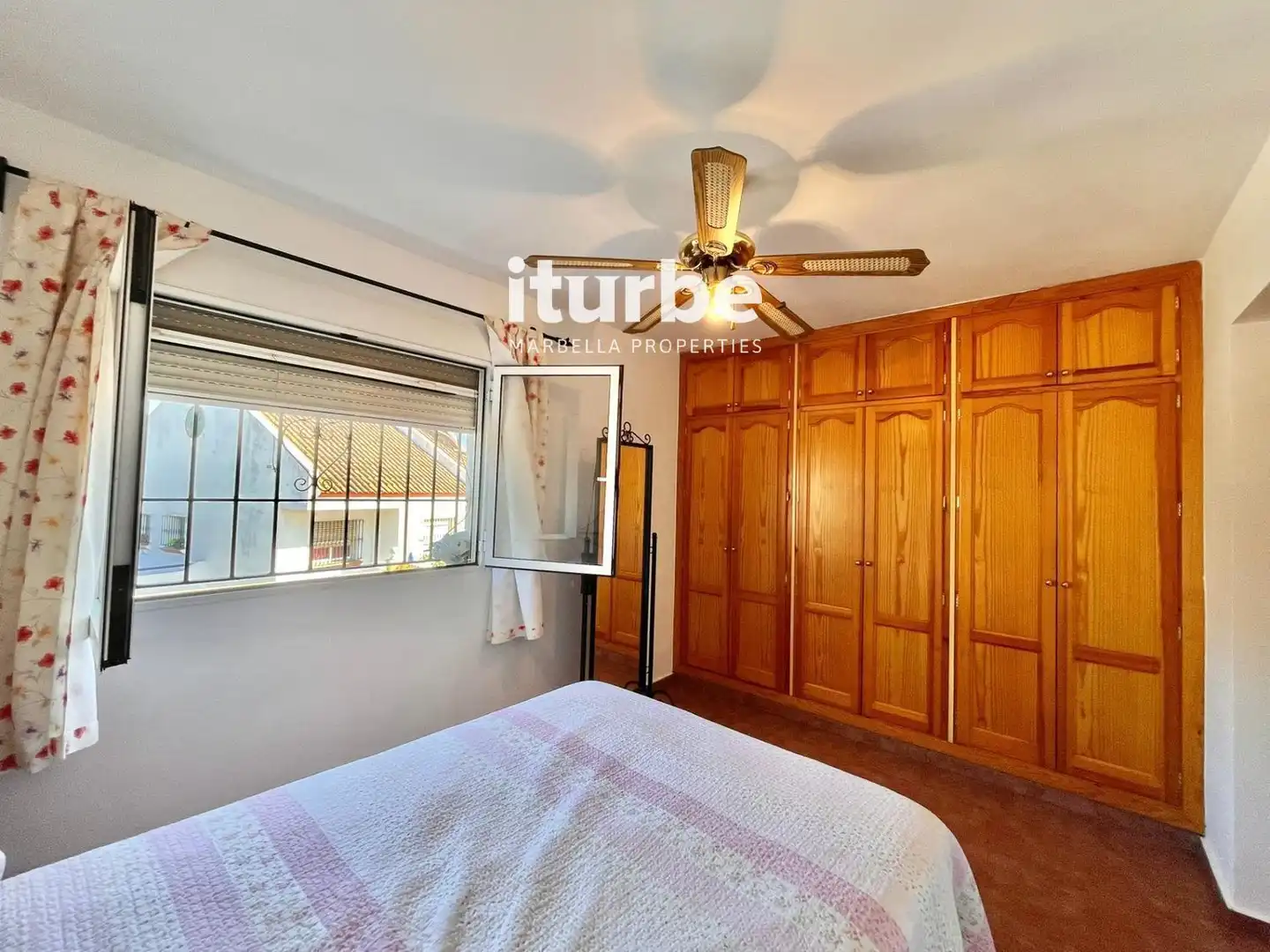 Habitación de Casa adosada en venta en Marbella con Aire acondicionado, Terraza y Horno