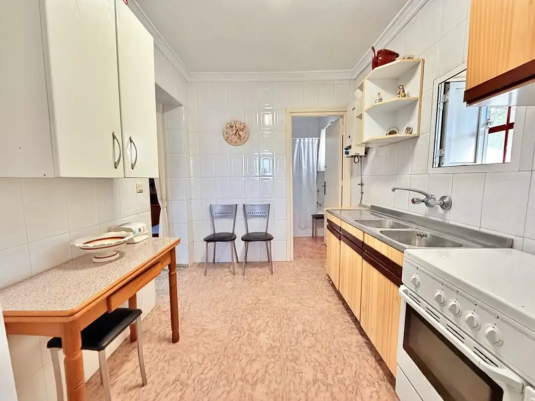 Cuina de Casa o xalet en venda en Benamocarra amb Jardí privat i Moblat
