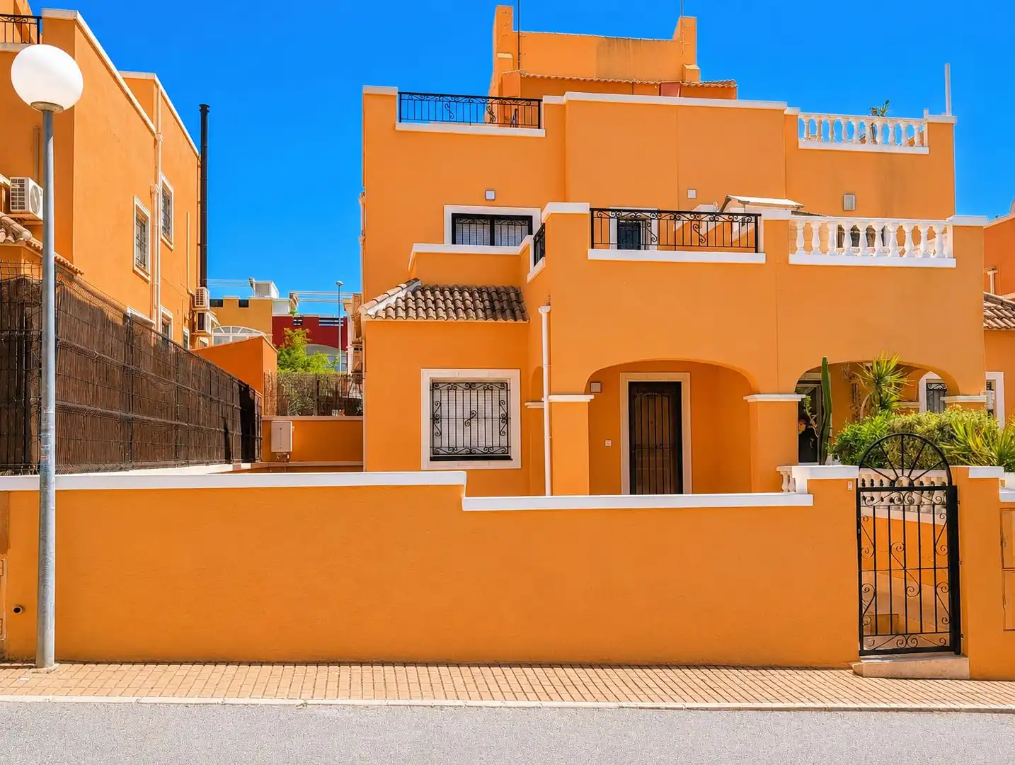Adosado con piscina en venta en N/A
