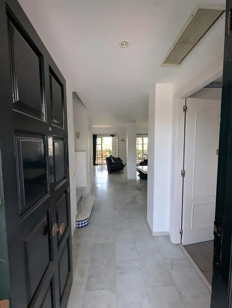 Casa adosada en venda en Estepona amb Aire condicionat, Terrassa i Piscina