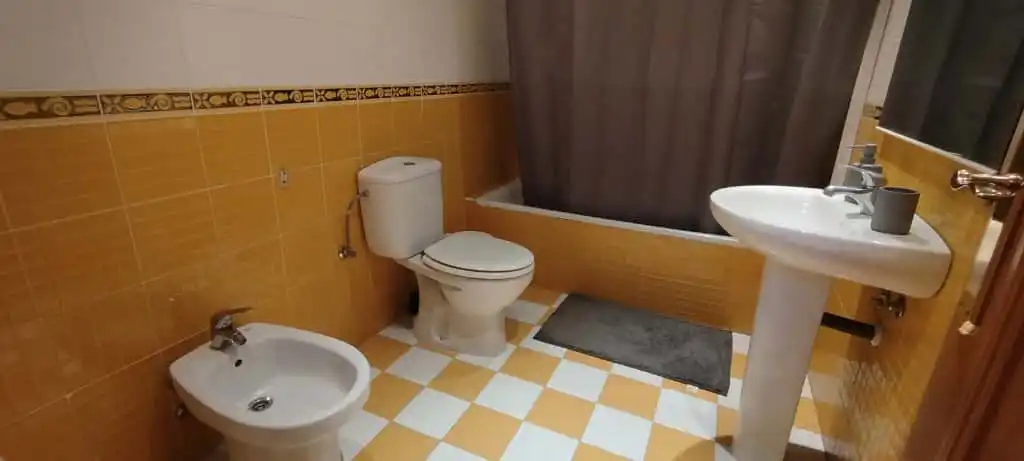Bany de Casa adosada en venda en Doñinos de Salamanca amb Calefacció, Jardí privat i Moblat