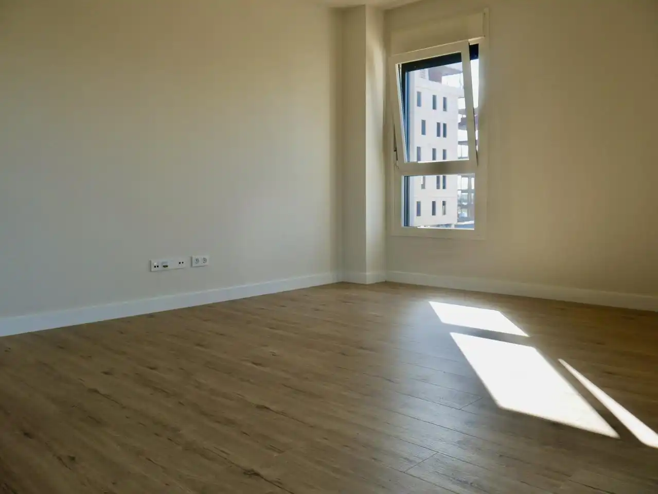Flat for rent in Ángel Ojeda Avilés, Entrenúcleos