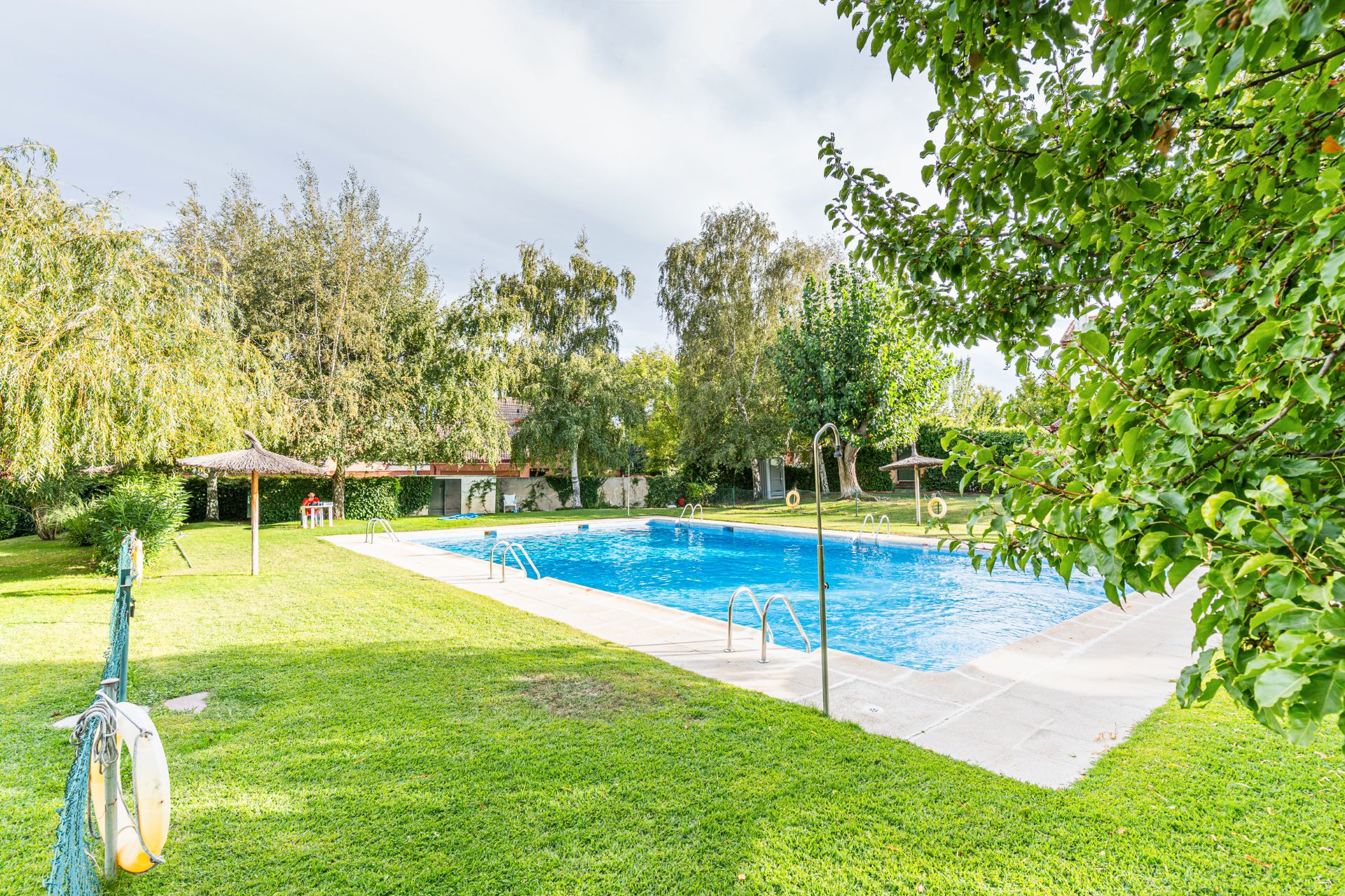 Piscina de Casa adosada en venda en Majadahonda amb Calefacció, Jardí privat i Piscina