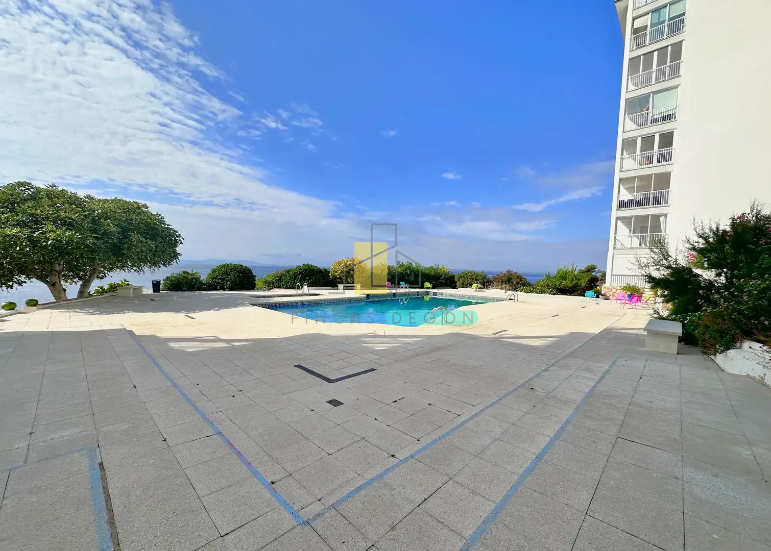 Schwimmbecken von Wohnung zum Verkauf in Roses