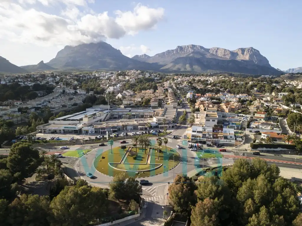 Vista exterior de Casa o xalet en venda en La Nucia amb Jardí privat