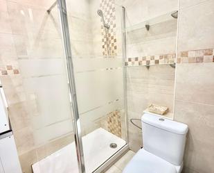 Bathroom of Study to share in  Madrid Capital  with Air Conditioner and Terrace