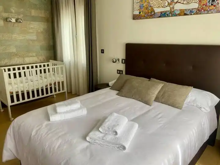 Habitación de Casa o chalet de alquiler en Casabermeja con Aire acondicionado, Jardín privado y Piscina